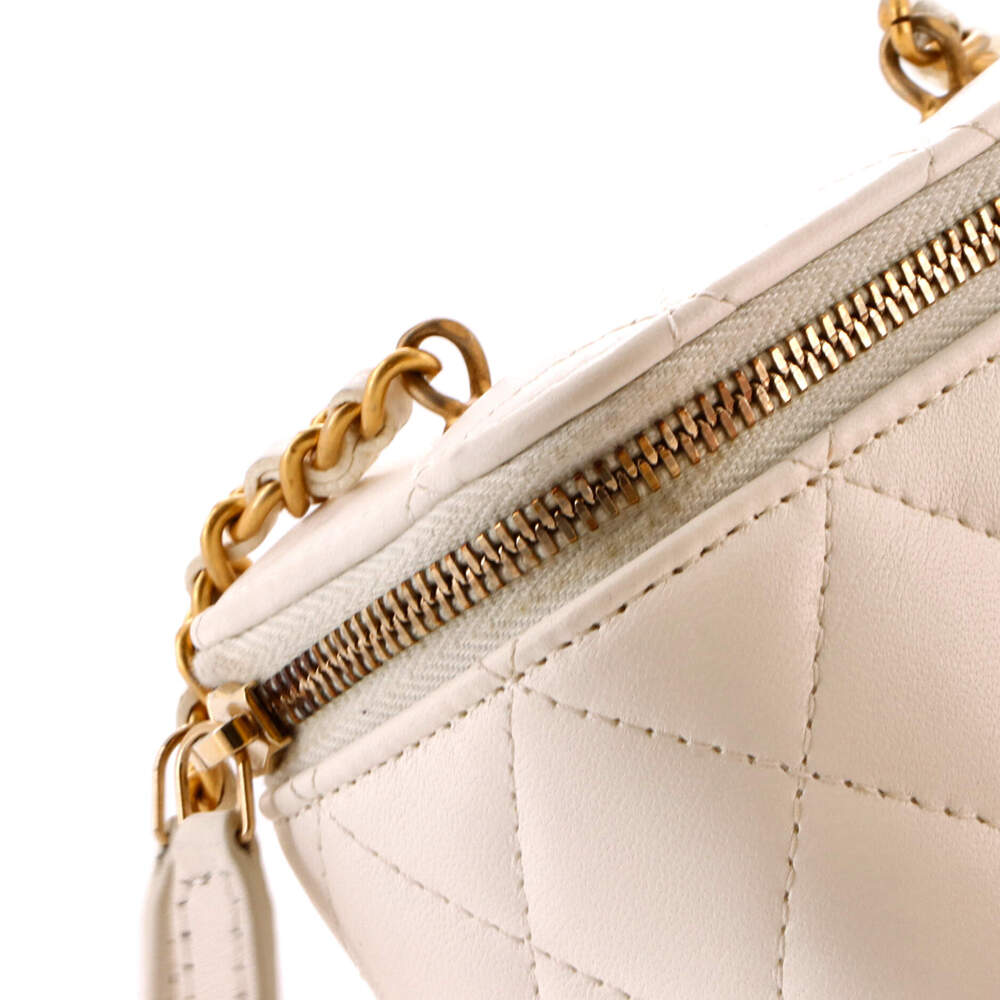 Chanel Pearl Crush Vanity Case With #244769C24B - Picture 6 of 8